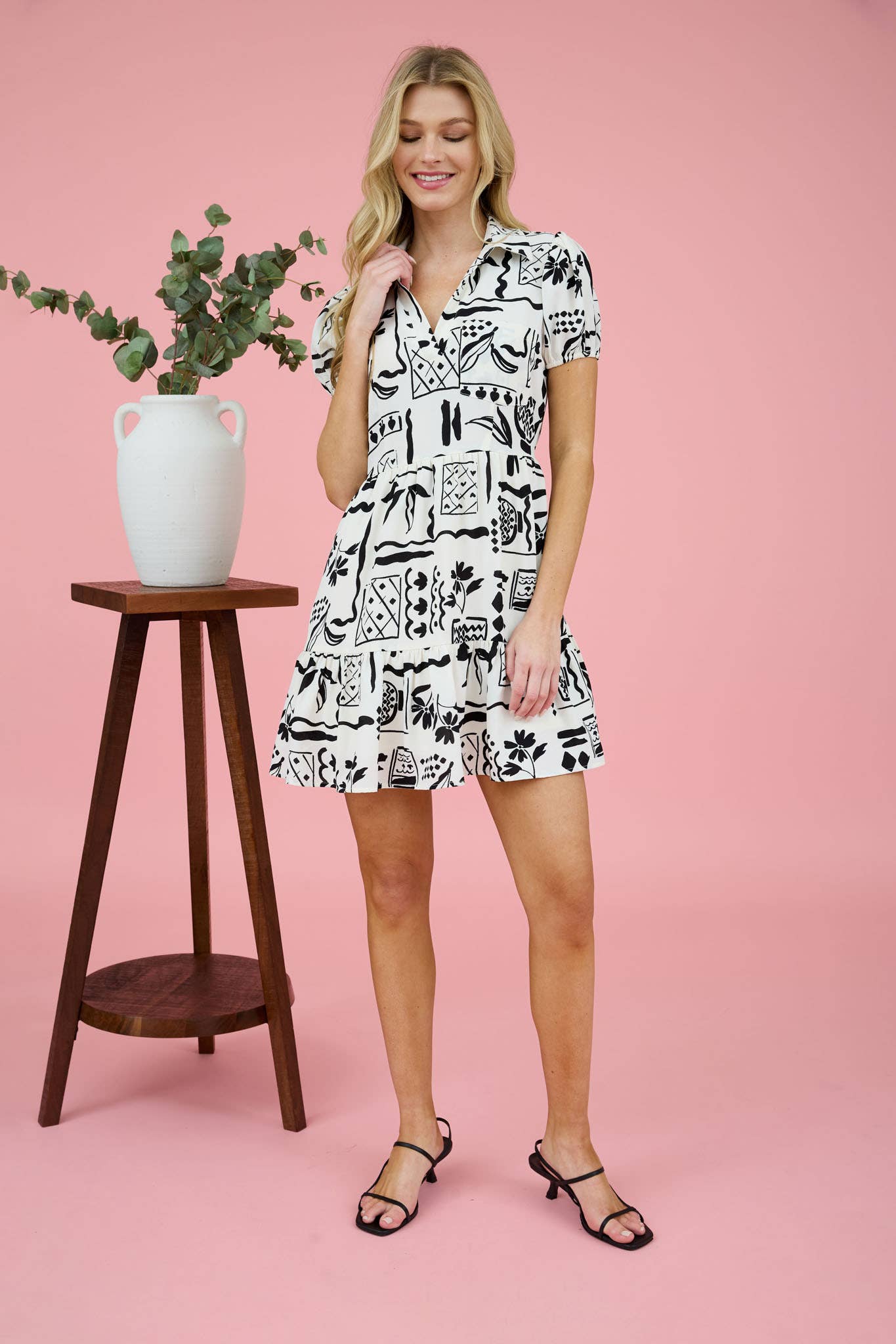 LINE ART PRINT SHORT PUFF SLEEVE MINI DRESS